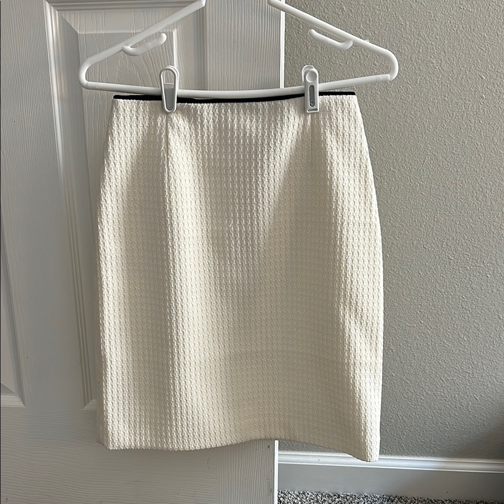 White House Black Market Cream Ribbed Pencil Skirt